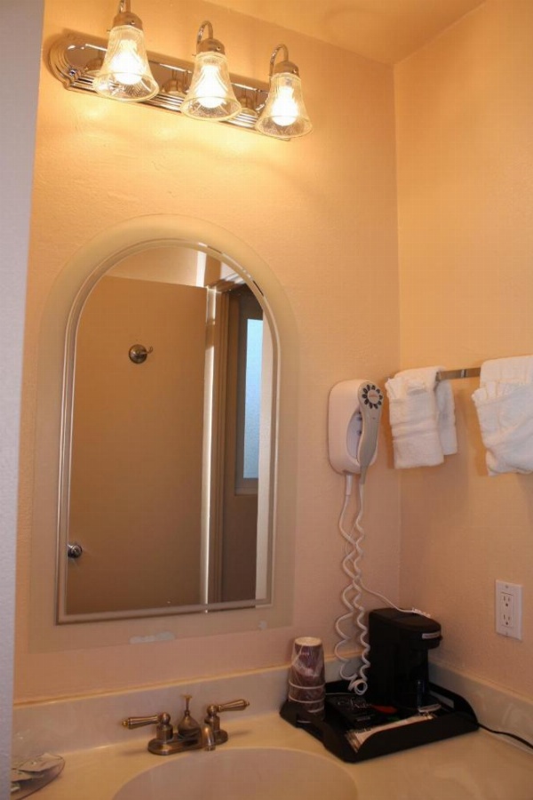 Budget Inn image 6