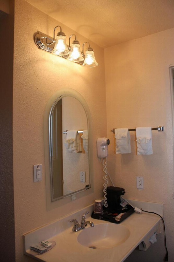 Budget Inn image 7
